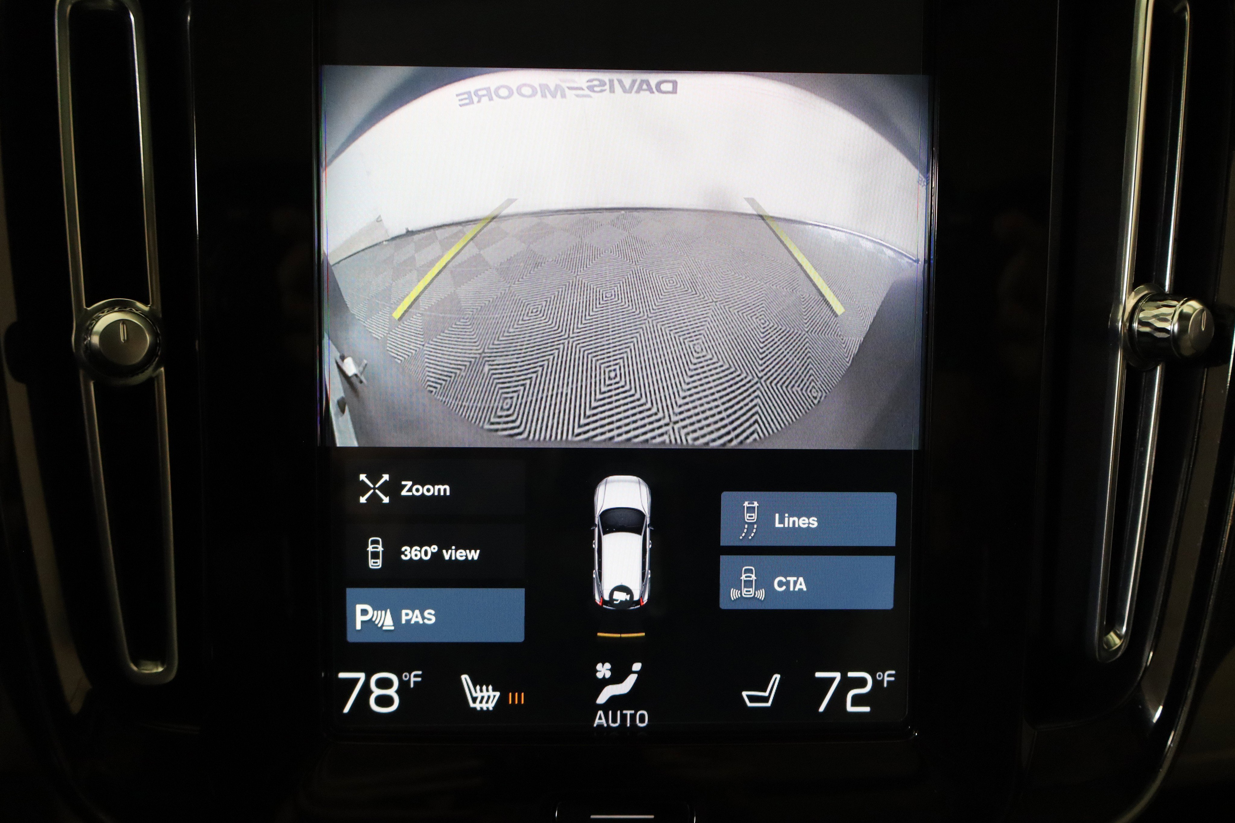 Used 2022 Volvo XC40 T4 Momentum image 26