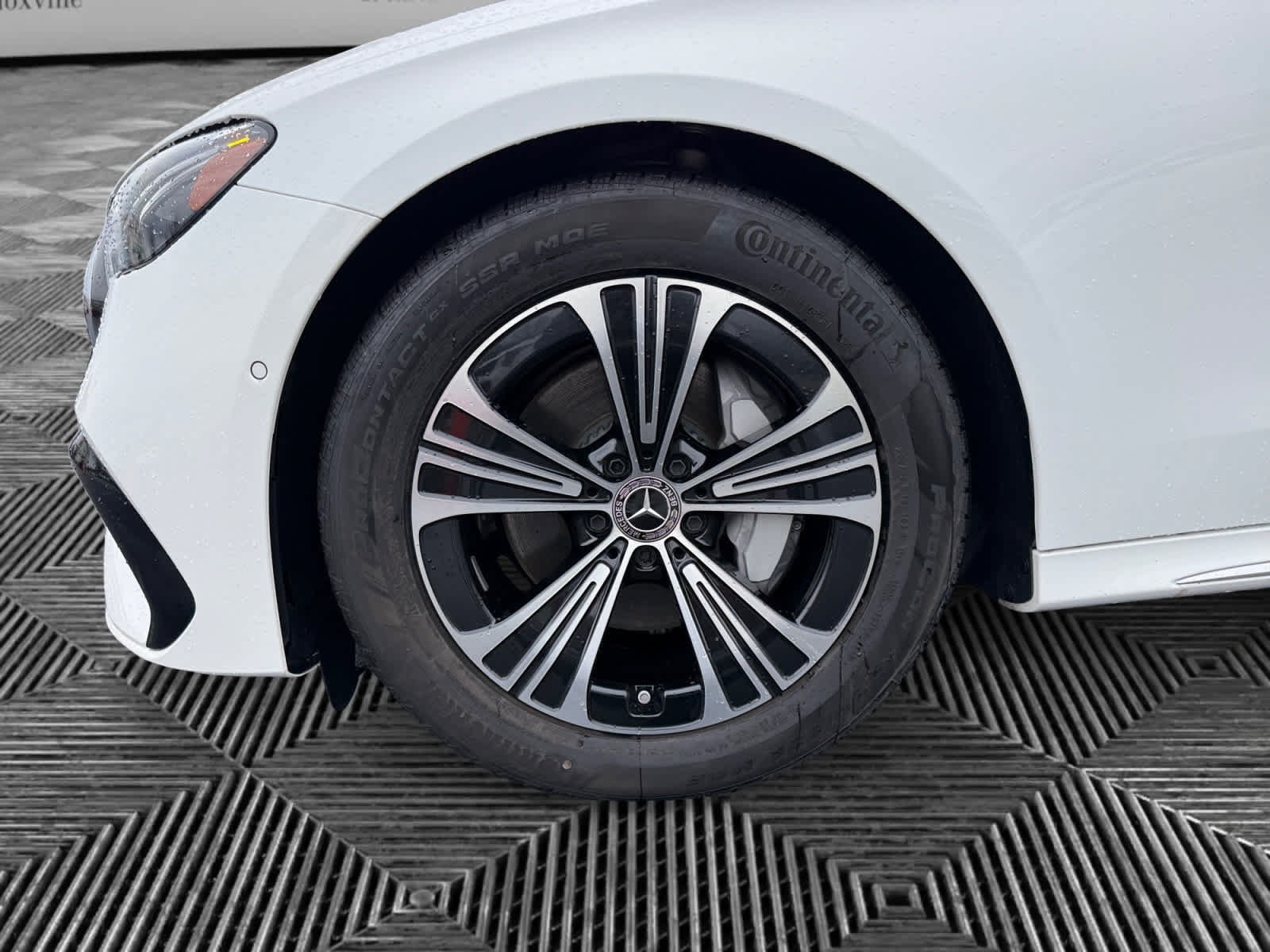 Used 2026 Mercedes-Benz E 350 4MATIC Sedan image 9