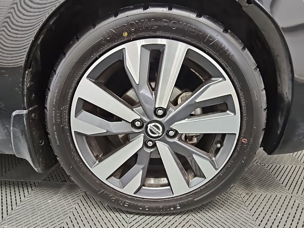 Used 2021 Nissan Versa SR w/ Convenience Package image 40