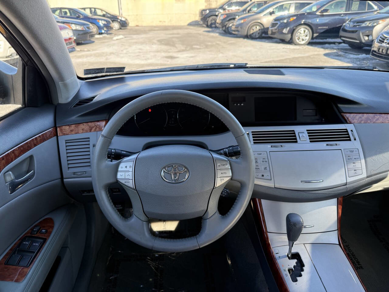 Used 2005 Toyota Avalon XLS image 14
