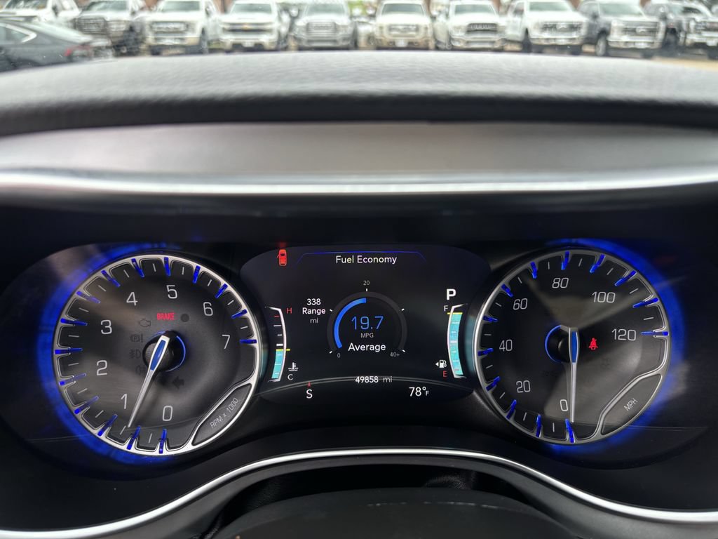 Used 2025 Chrysler Pacifica Limited FWD image 14
