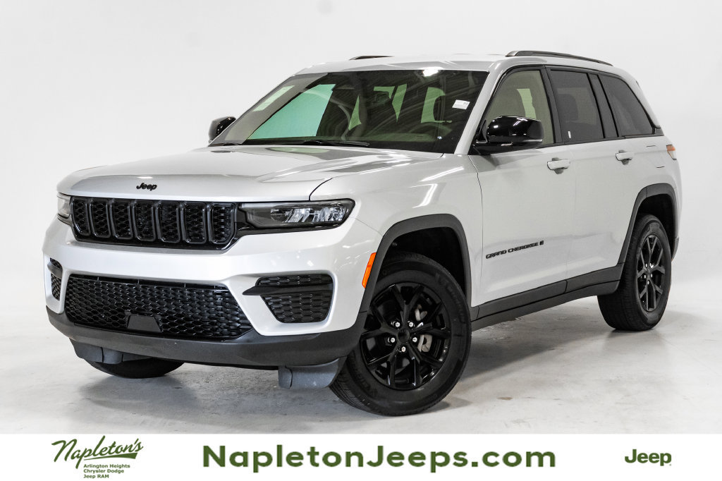 Used 2025 Jeep Grand Cherokee Altitude AWD/4WD image 1