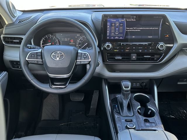 Used 2022 Toyota Highlander Limited AWD/4WD image 12