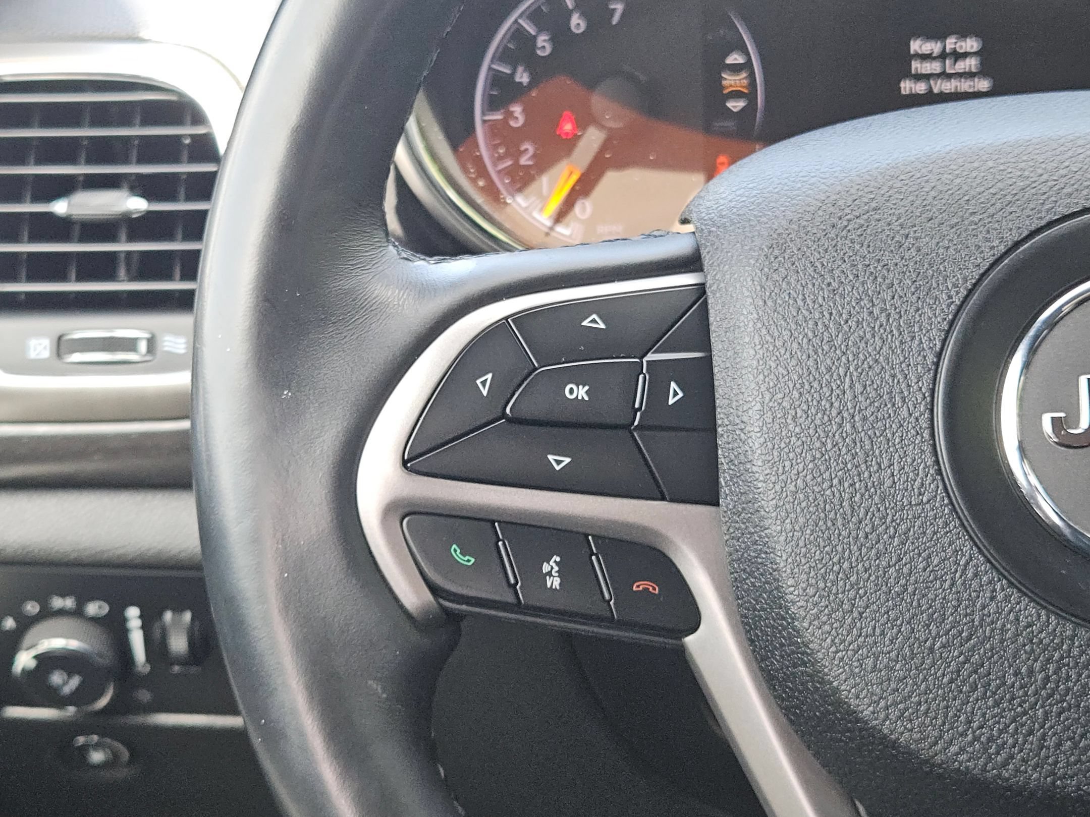 Used 2018 Jeep Grand Cherokee Altitude RWD image 21