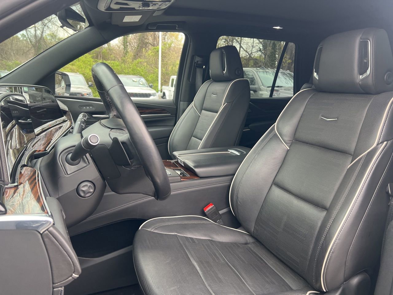 Used 2022 Cadillac Escalade Premium Luxury image 17