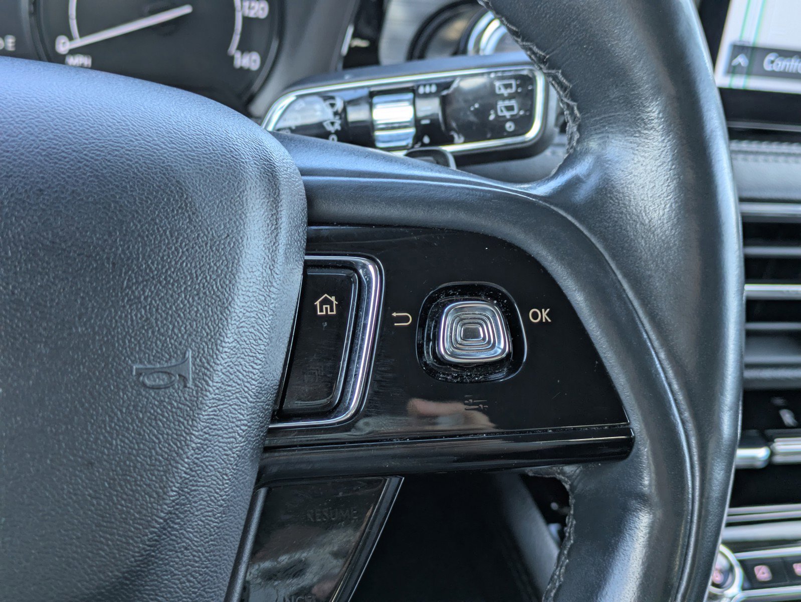 Used 2021 Lincoln Corsair AWD w/ Premium Package image 23