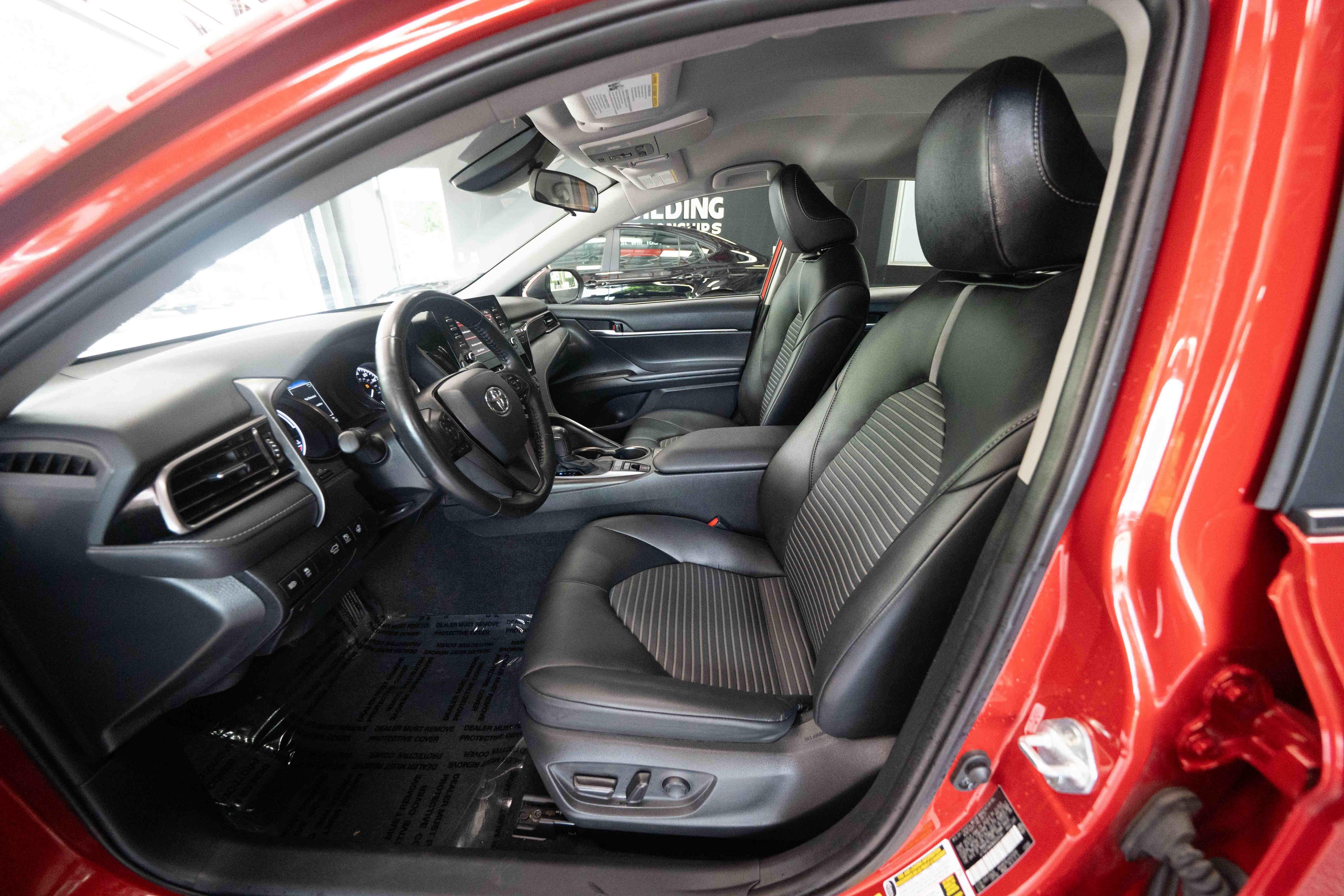 Used 2022 Toyota Camry SE w/ Cold Weather Package FWD image 9