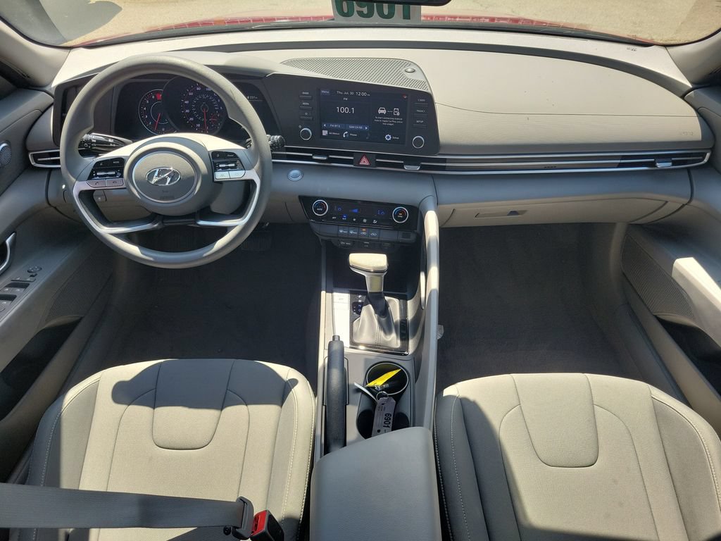Used 2023 Hyundai Elantra SEL w/ Cargo Package FWD image 8