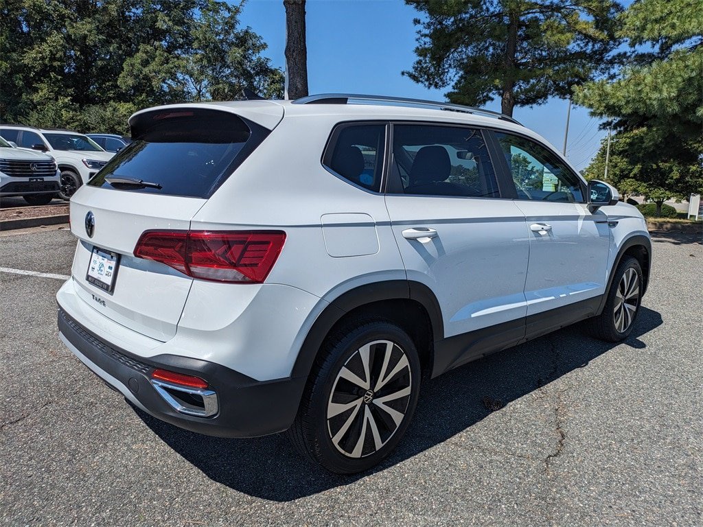 Used 2024 Volkswagen Taos SE FWD image 4