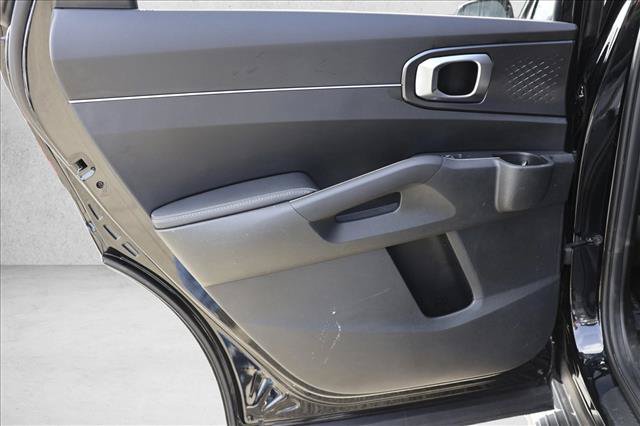 Used 2025 Kia Sorento LX FWD image 21