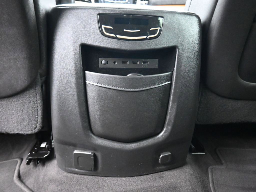 Used 2020 Cadillac Escalade Premium Luxury image 38