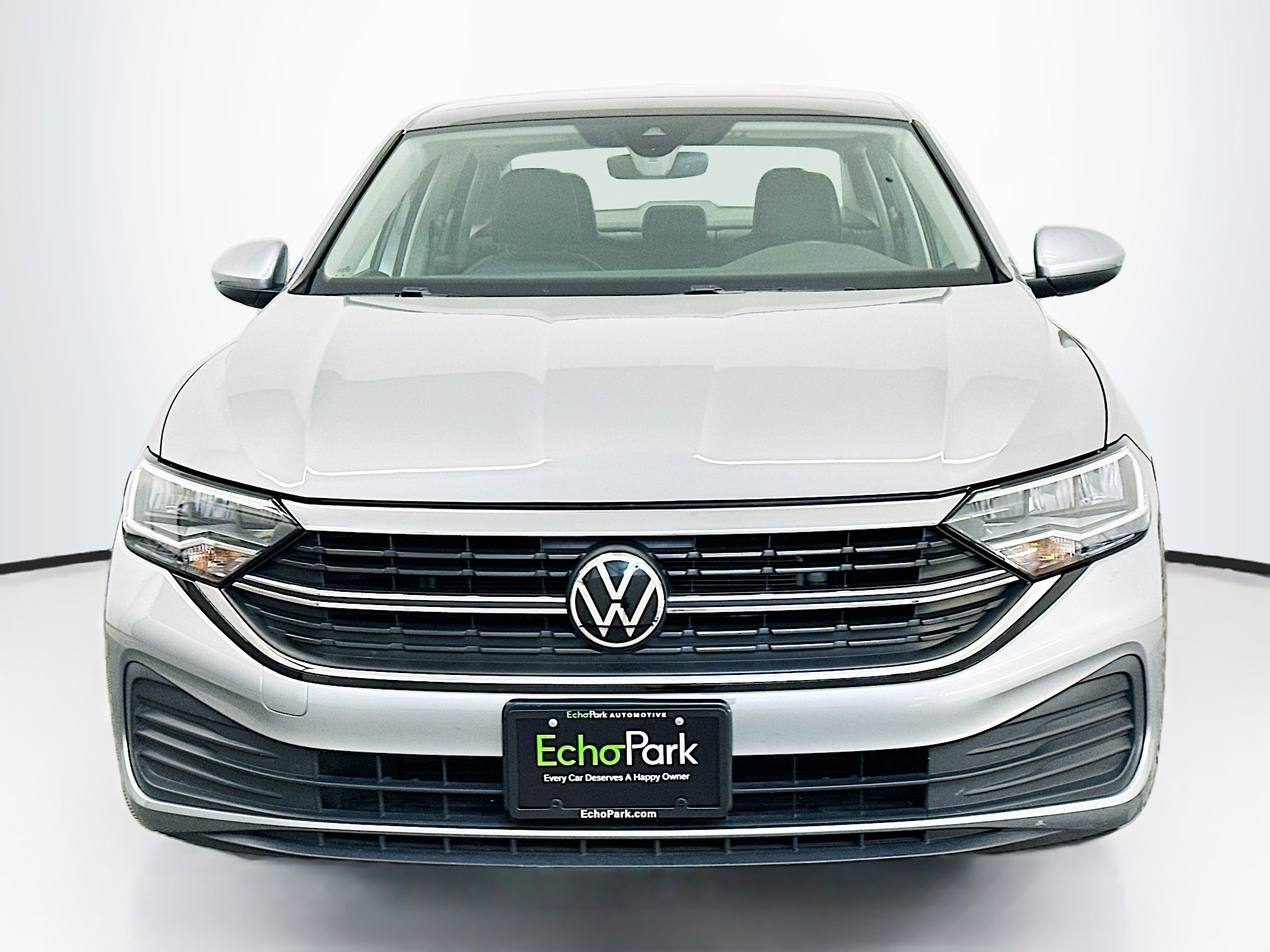 Used 2024 Volkswagen Jetta SE image 2