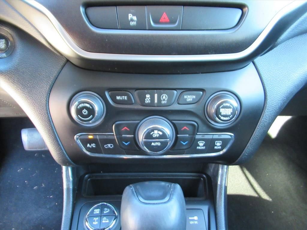 Used 2020 Jeep Cherokee Trailhawk w/ Trailer Tow Group image 26