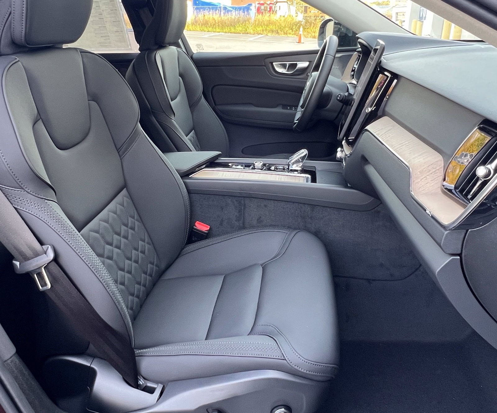 New 2026 Volvo XC60 B5 Plus w/ Climate Package AWD/4WD image 19