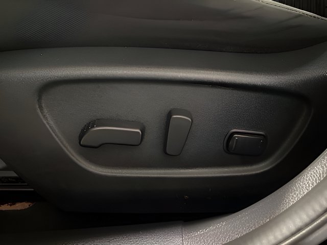 Used 2018 Nissan Rogue SV AWD/4WD image 12