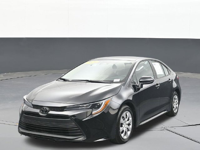 Used 2026 Toyota Corolla LE FWD image 3