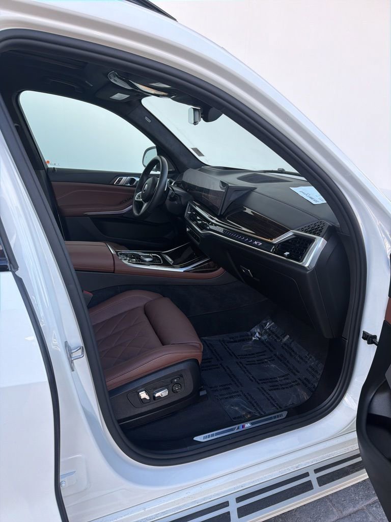 Used 2026 BMW X7 xDrive40i image 16