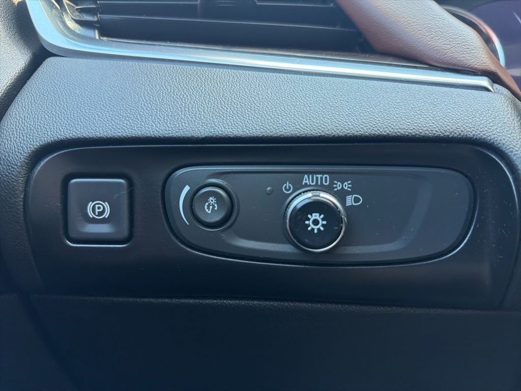 Used 2021 Buick Enclave Avenir w/ Avenir Technology Package AWD/4WD image 19