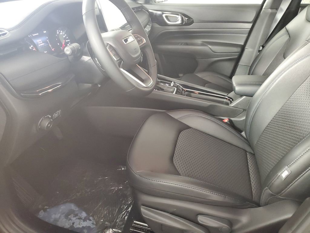 New 2026 Jeep Compass Latitude image 11