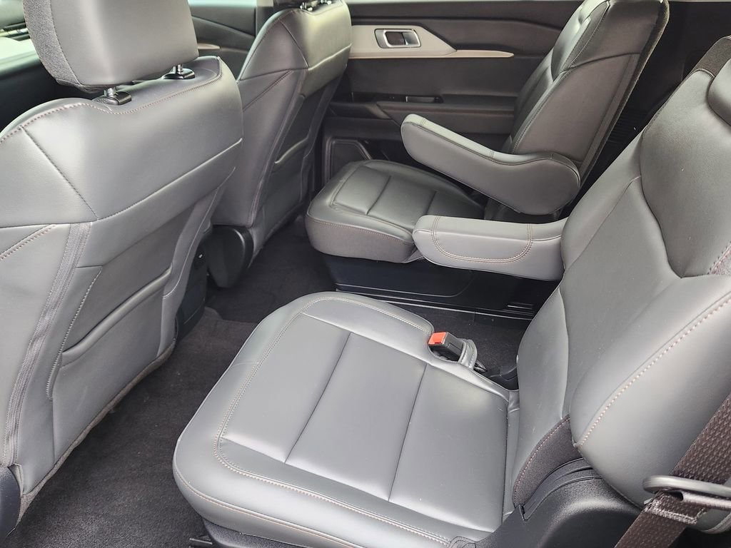 Used 2025 Ford Explorer Active w/ Active Comfort Package image 13