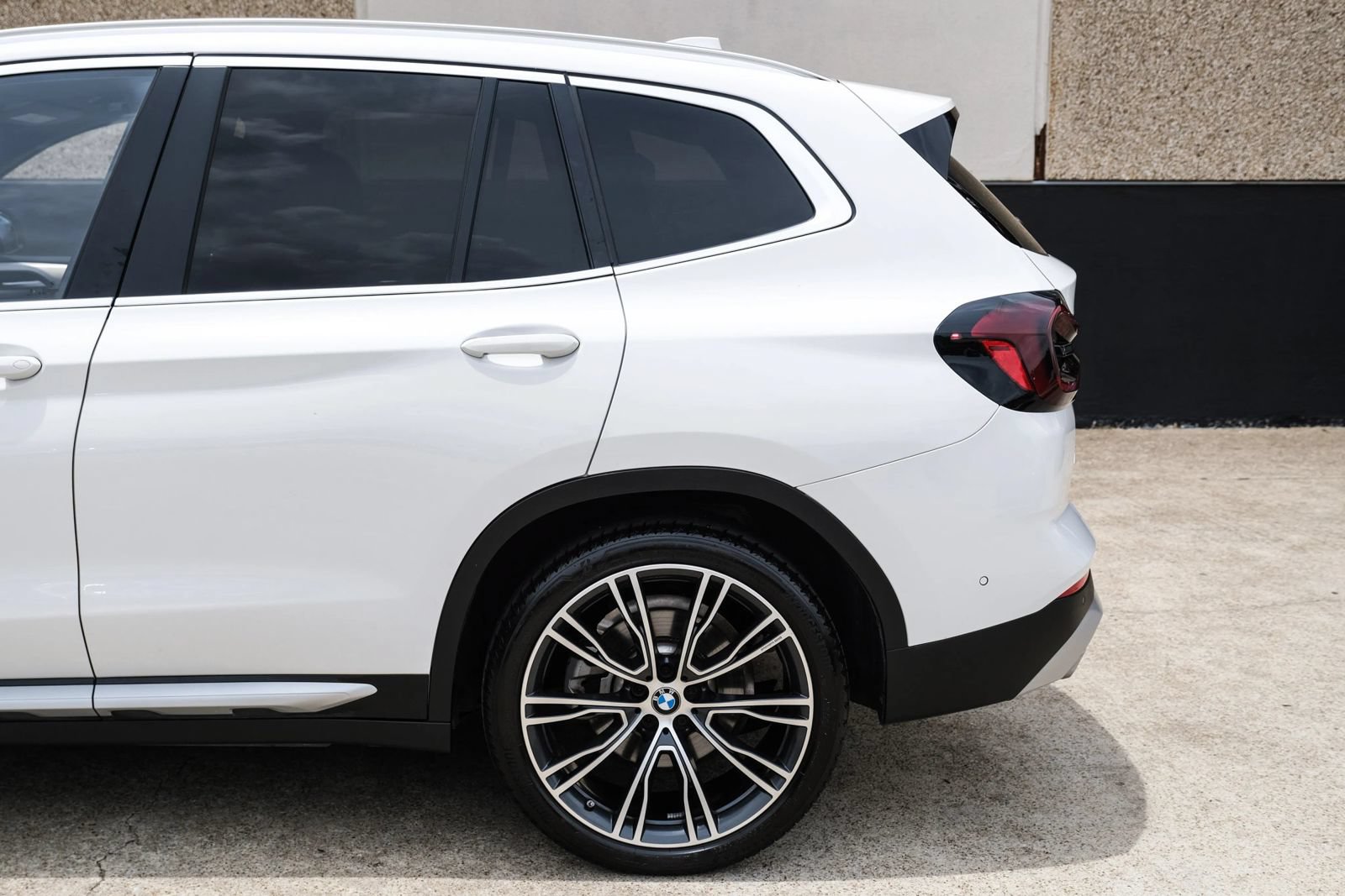 Used 2024 BMW X3 sDrive30i w/ Convenience Package w/ZPA RWD image 12