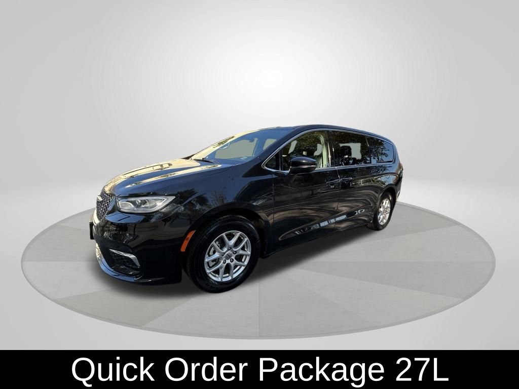 Certified 2023 Chrysler Pacifica Touring-L FWD image 3