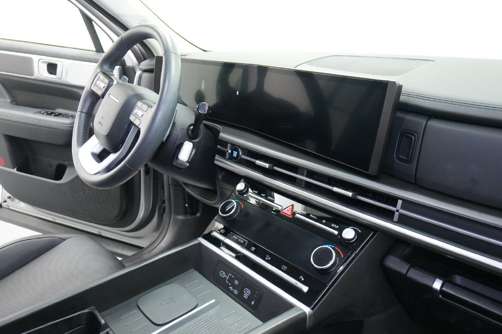 Used 2025 Hyundai Santa Fe SEL AWD/4WD image 30