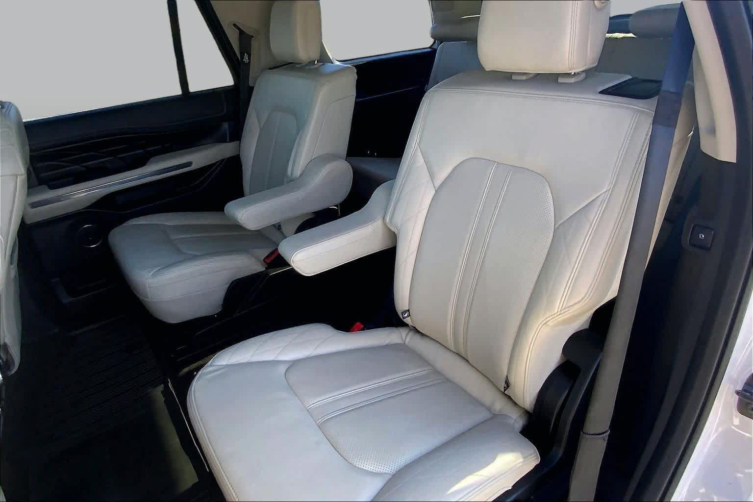 Used 2018 Ford Expedition Platinum RWD image 18