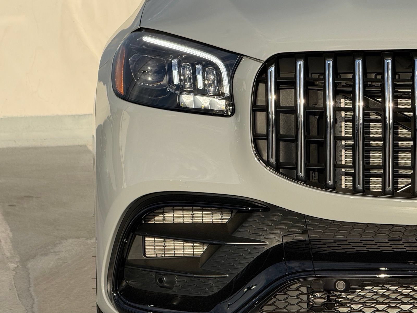 New 2026 Mercedes-Benz GLS 63 AMG 4MATIC image 5