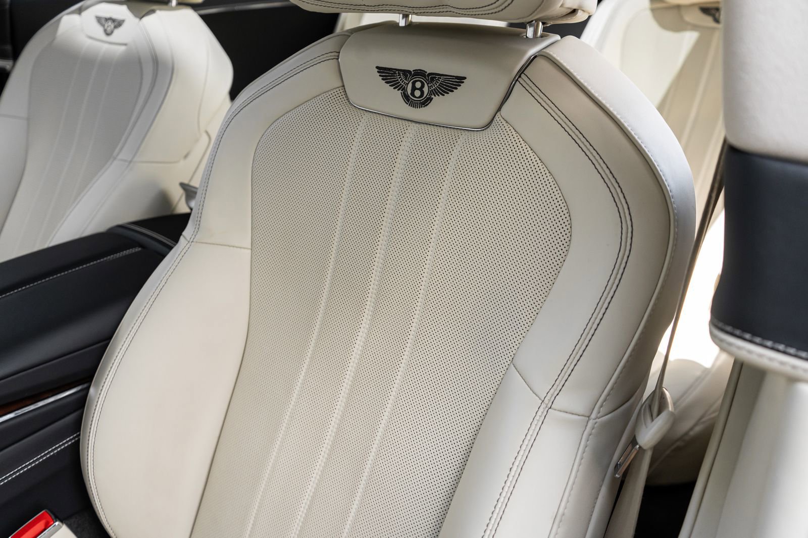 Used 2023 Bentley Flying Spur V8 AWD/4WD image 29