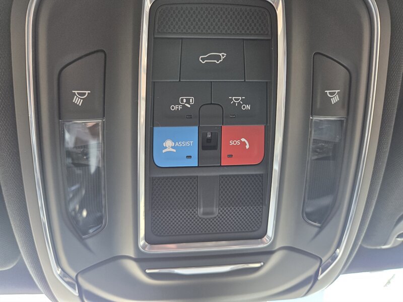 Used 2024 Jeep Wagoneer L Series II RWD image 25