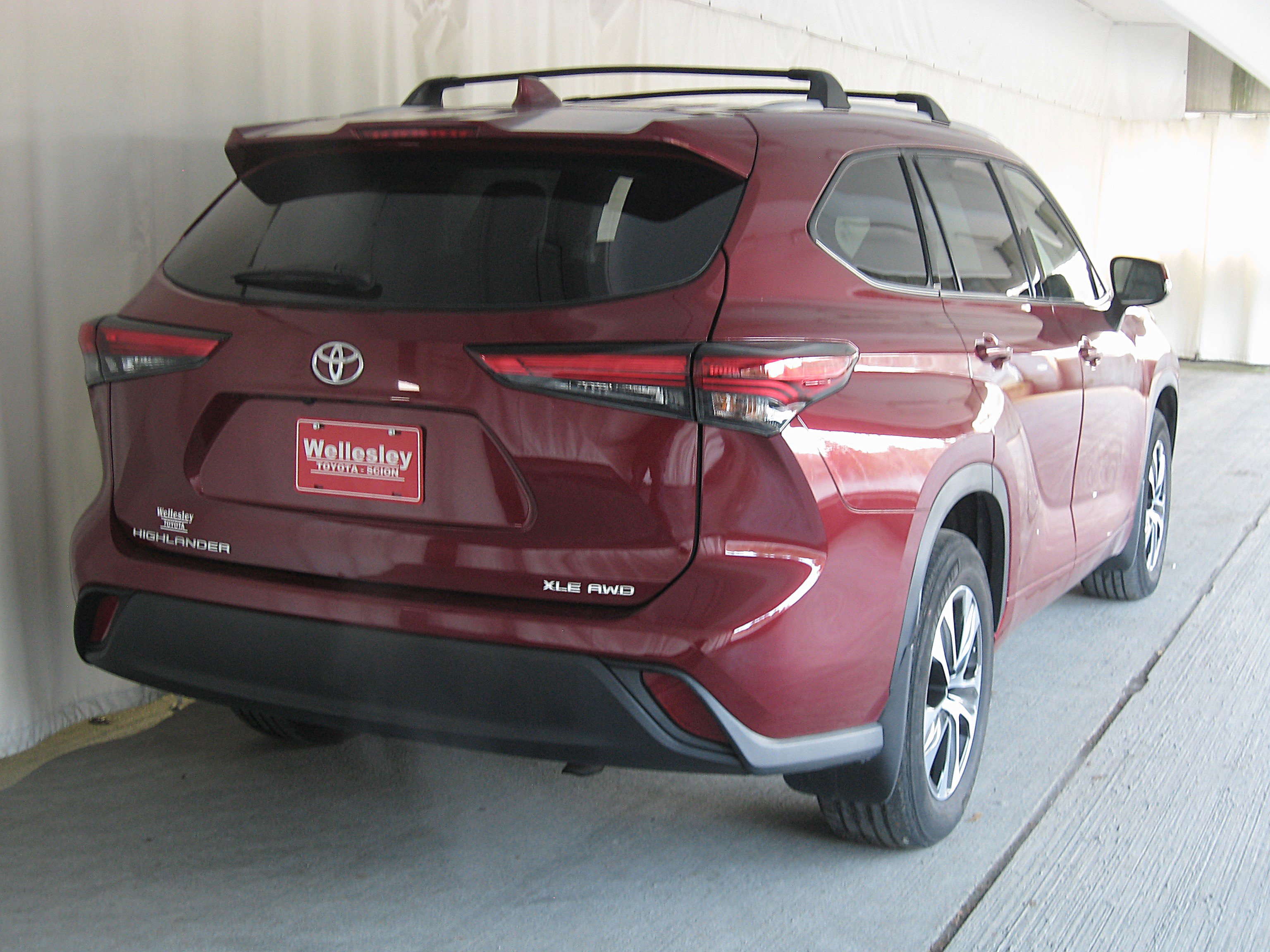 Used 2022 Toyota Highlander XLE image 7