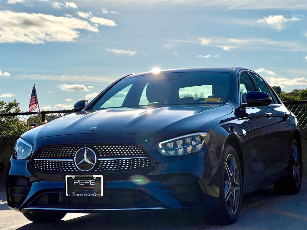 Used 2023 Mercedes-Benz E 350 4MATIC Sedan image 4