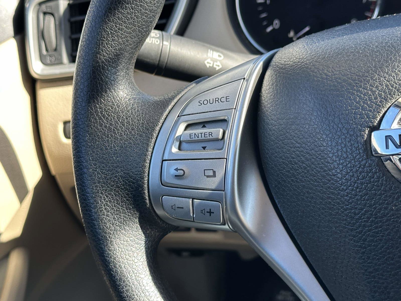 Used 2016 Nissan Rogue SV image 29