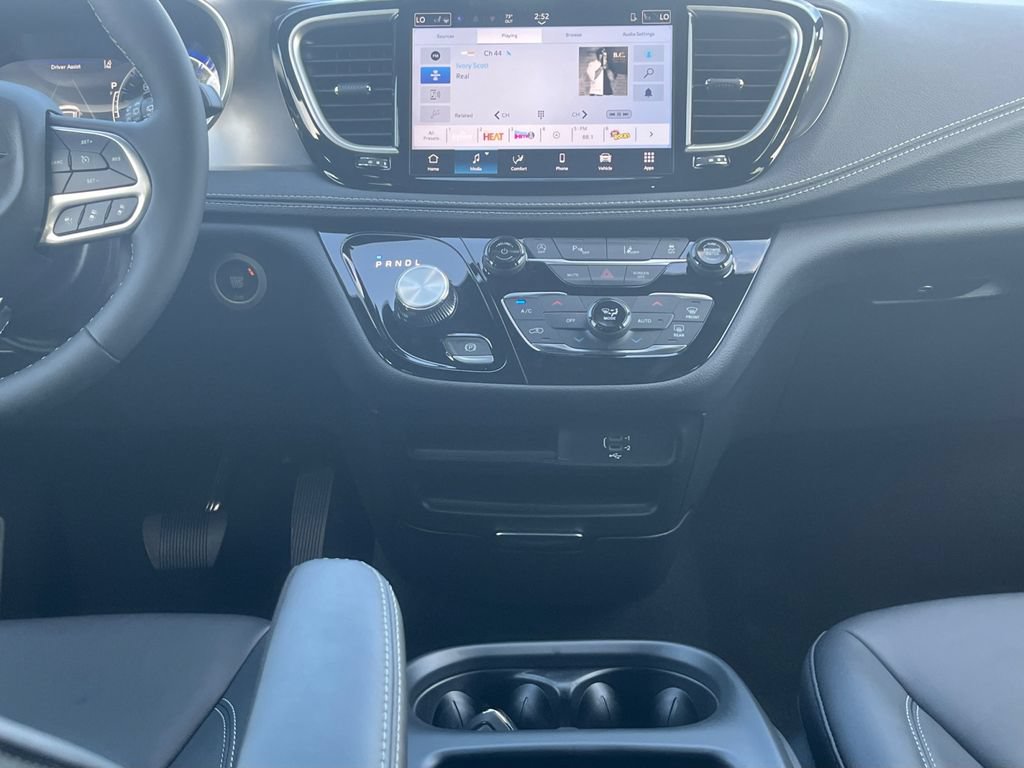 New 2026 Chrysler Pacifica Select FWD image 20