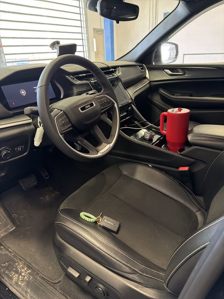 Used 2023 Jeep Grand Cherokee Altitude