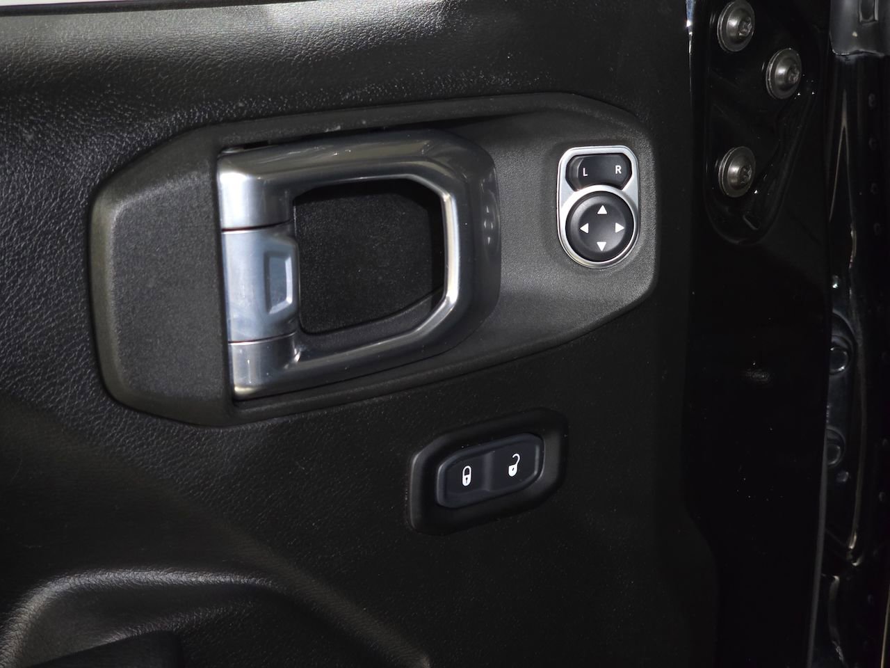 Used 2021 Jeep Gladiator Willys image 17