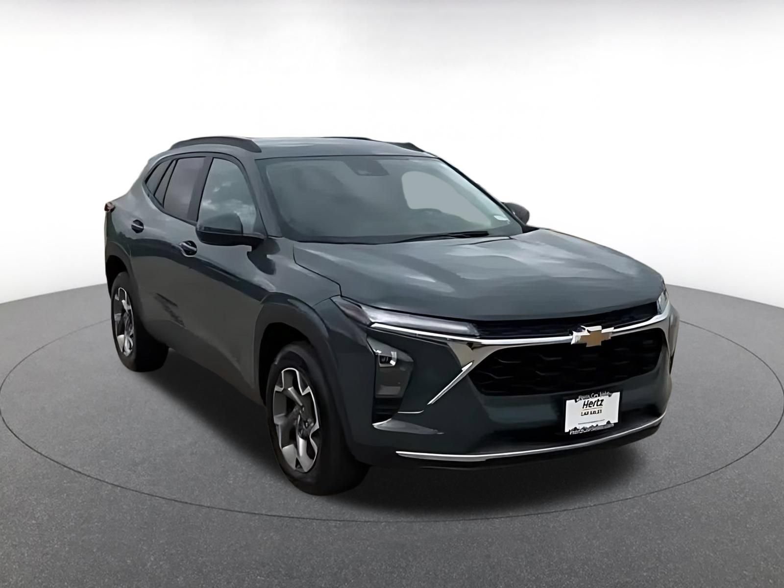 Used 2025 Chevrolet Trax LT FWD image 3