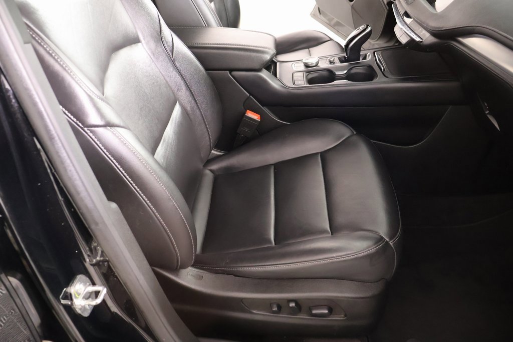 Used 2022 Cadillac XT4 Premium Luxury w/ Safety Alert Package image 12