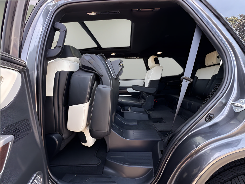 Used 2024 Toyota Sequoia Capstone AWD/4WD image 19