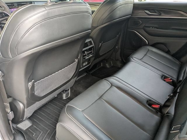 Used 2025 Jeep Grand Cherokee Overland AWD/4WD image 26