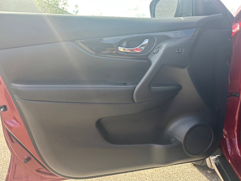 Used 2020 Nissan Rogue SL w/ Premium Package AWD/4WD image 11