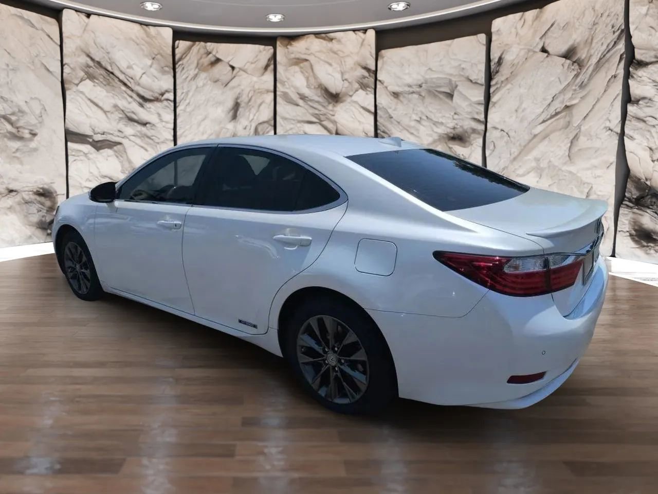 Used 2015 Lexus ES 300h image 4