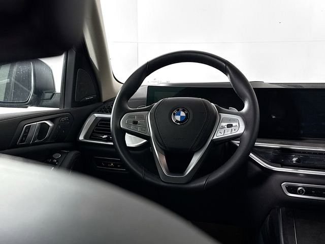 Used 2024 BMW X7 xDrive40i w/ Premium Package image 11