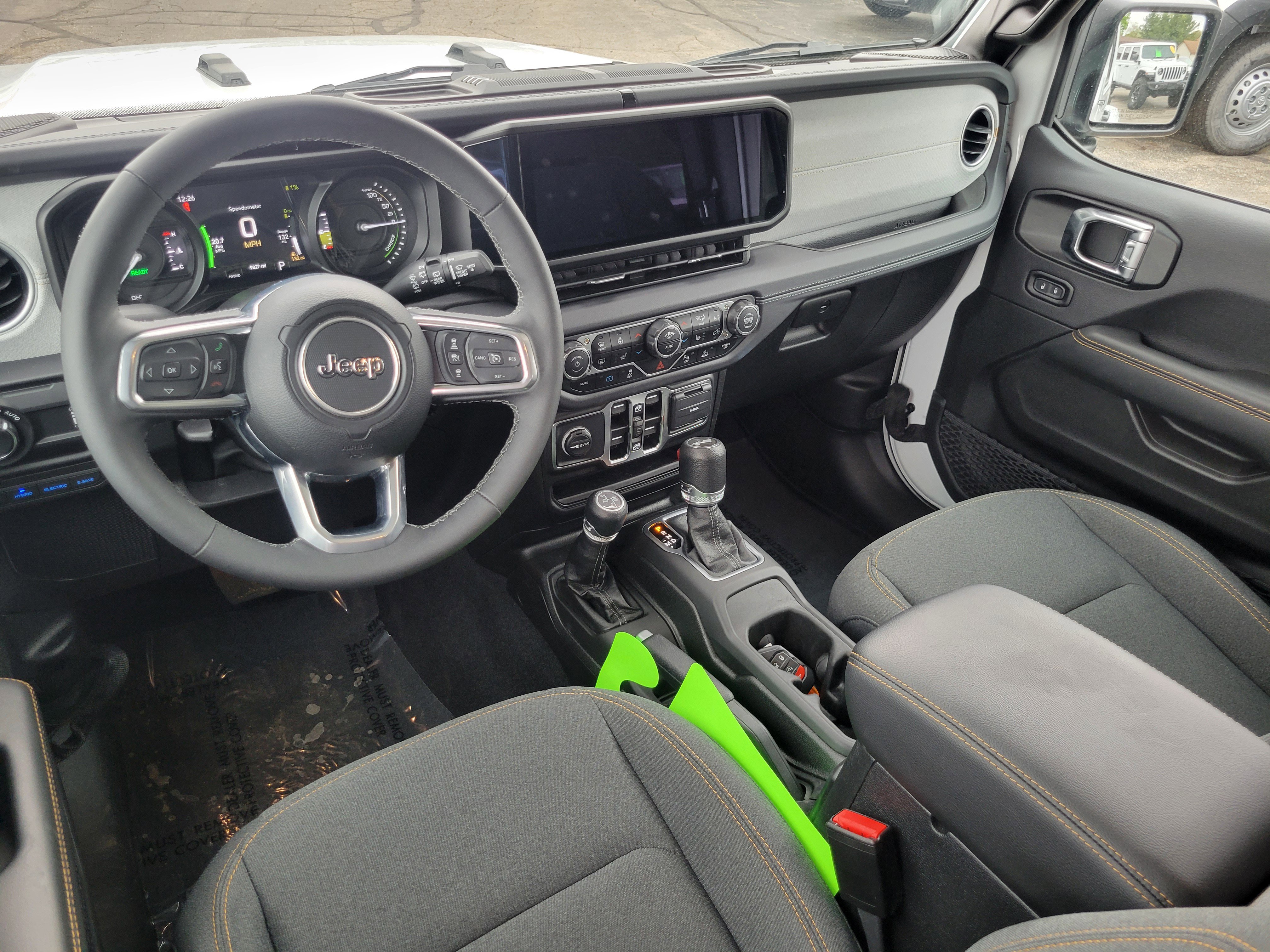 Used 2025 Jeep Wrangler Unlimited Sahara w/ Safety Group AWD/4WD image 18