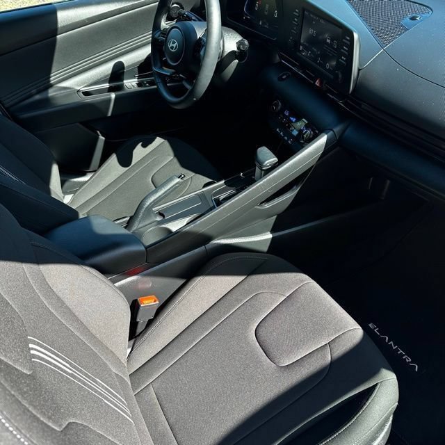 Certified 2025 Hyundai Elantra Sport FWD image 20