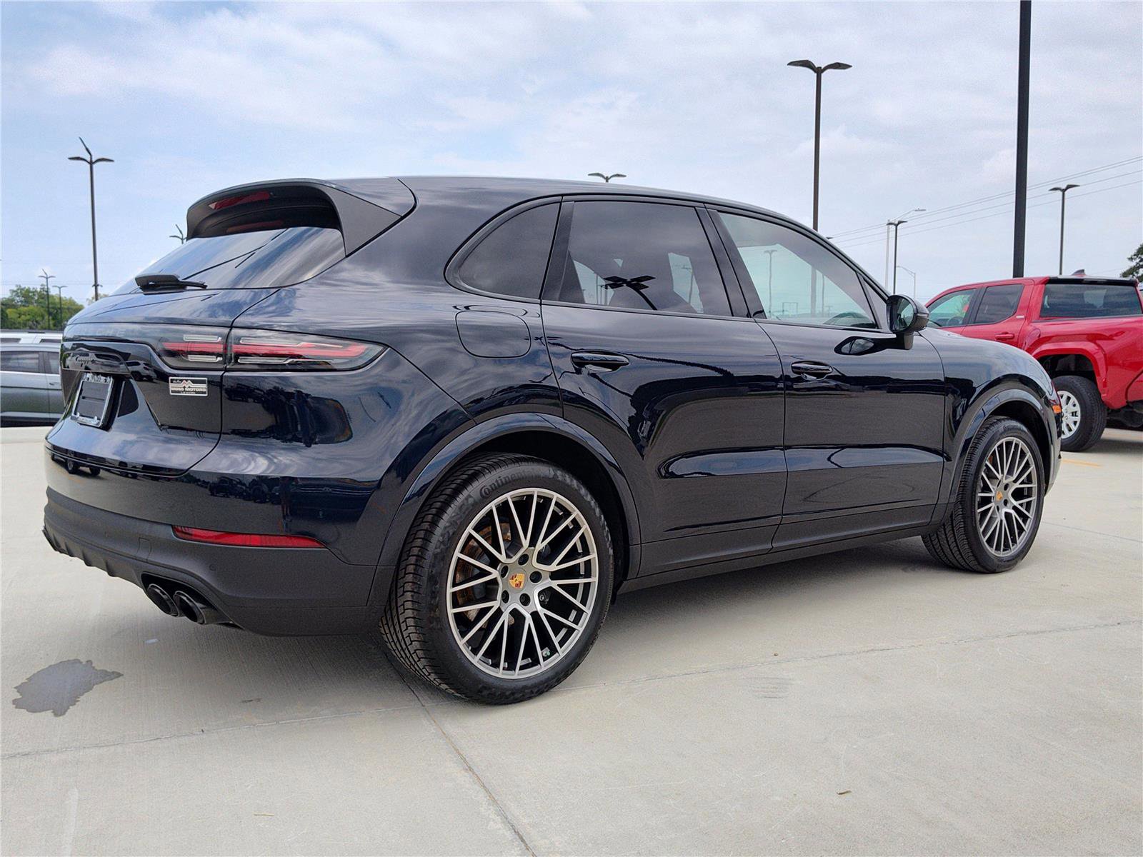 Used 2023 Porsche Cayenne Platinum Edition image 8