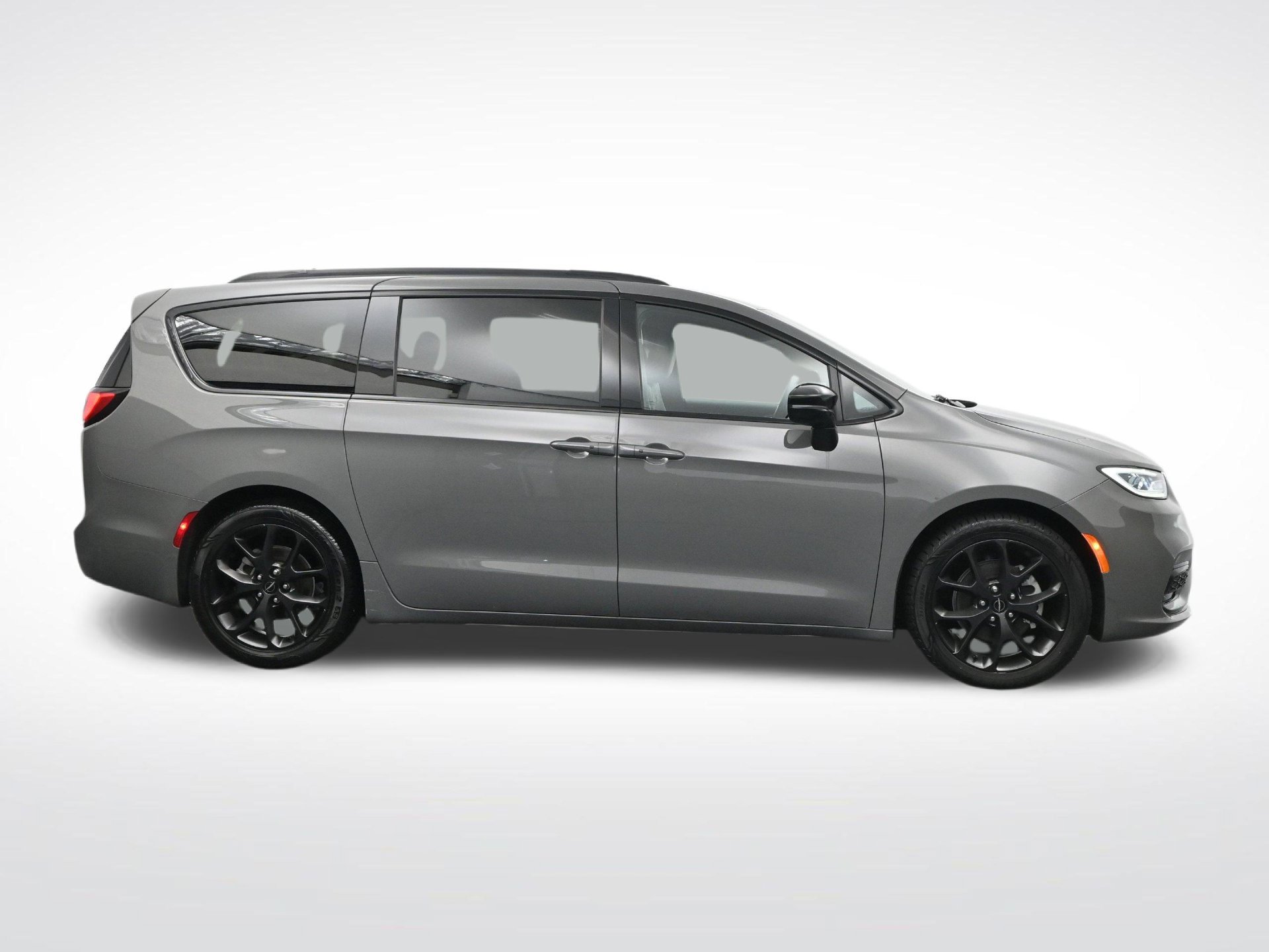 Used 2025 Chrysler Pacifica Limited FWD image 4