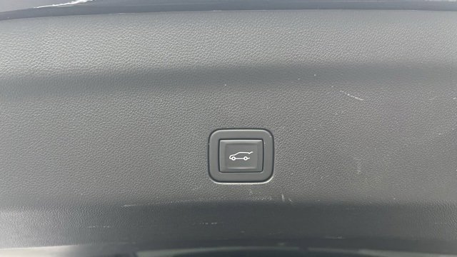 Used 2023 Chevrolet Suburban Premier image 6