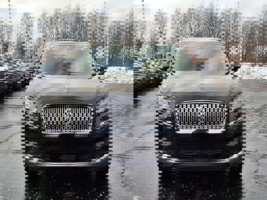 Used 2022 Lincoln Nautilus Reserve w/ Equipment Group 201A image 2